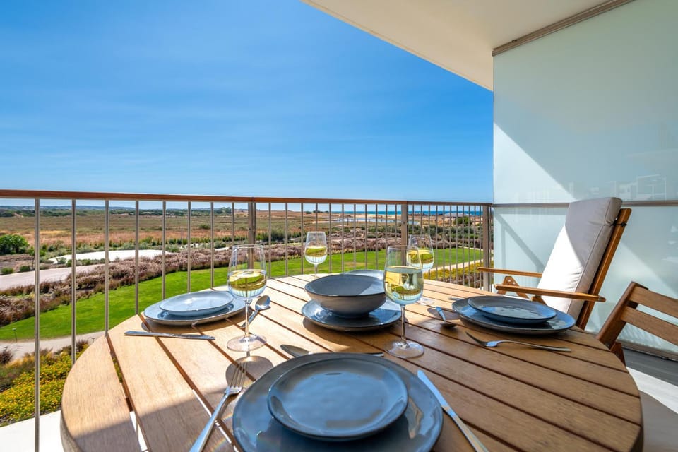 Natural landscape, View (from property/room), Balcony/Terrace, Dining area