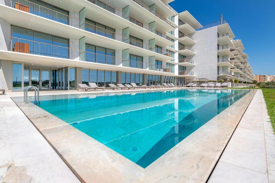 Property building, Swimming pool, sunbed