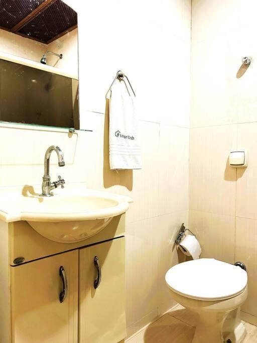 Apartamento na Orla de Copacabana Apartment in Rio de Janeiro