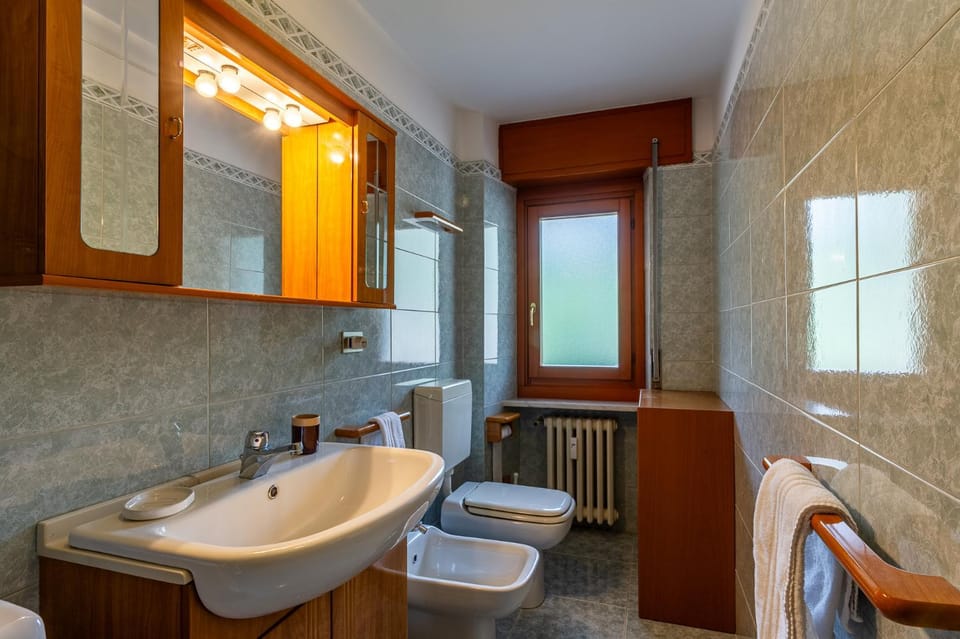 APPARTAMENTO LE GINESTRE - Relax e vista Montagna - COUR 0248 Apartment in Courmayeur