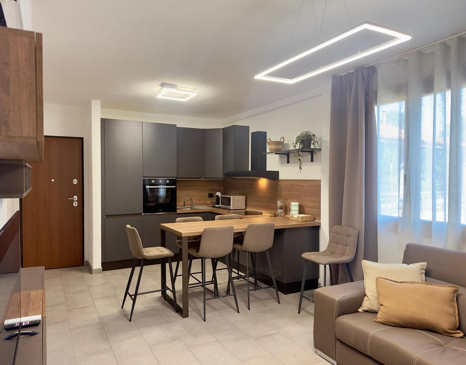 Coffee/tea facilities, Kitchen or kitchenette, Living room, Dining area, oven, stove