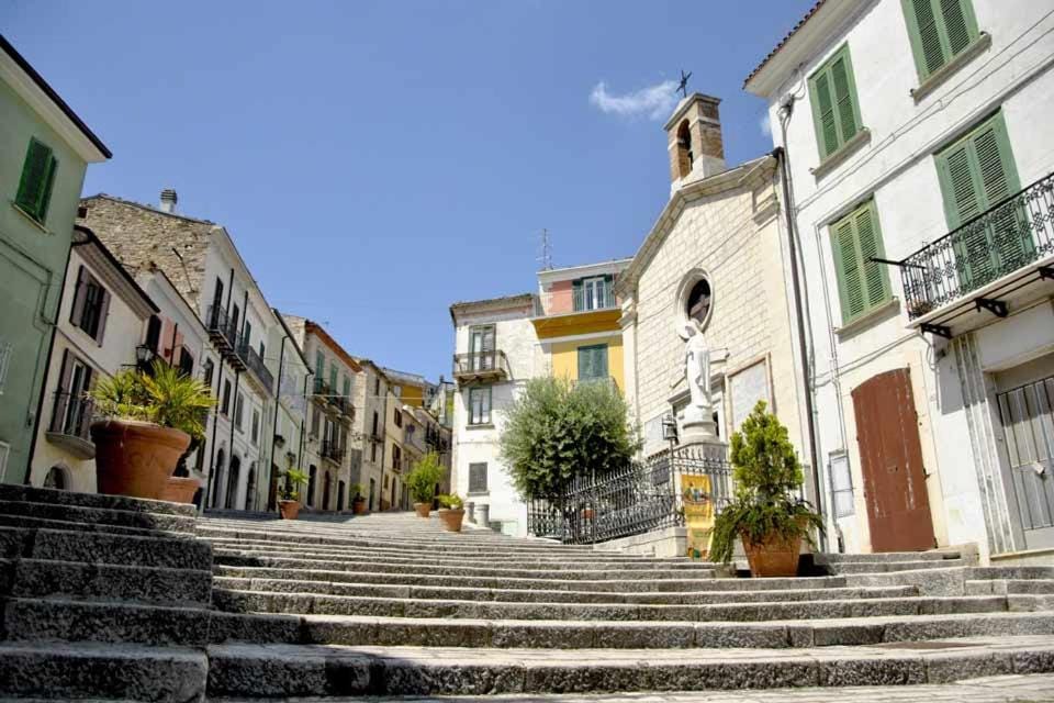 Landmark view, Street view