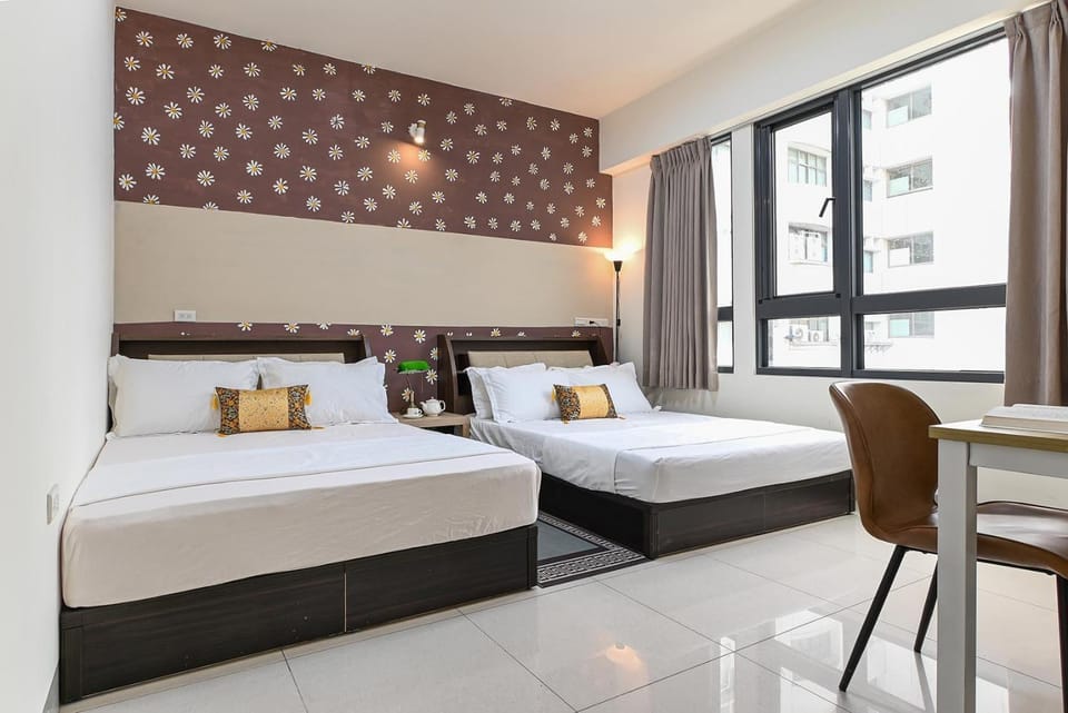 Photo of the whole room, Bedroom