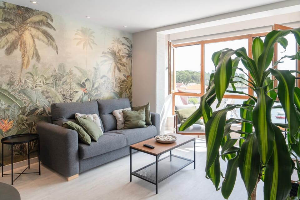 Communal lounge/ TV room, Living room, Photo of the whole room, Sea view, Quiet street view