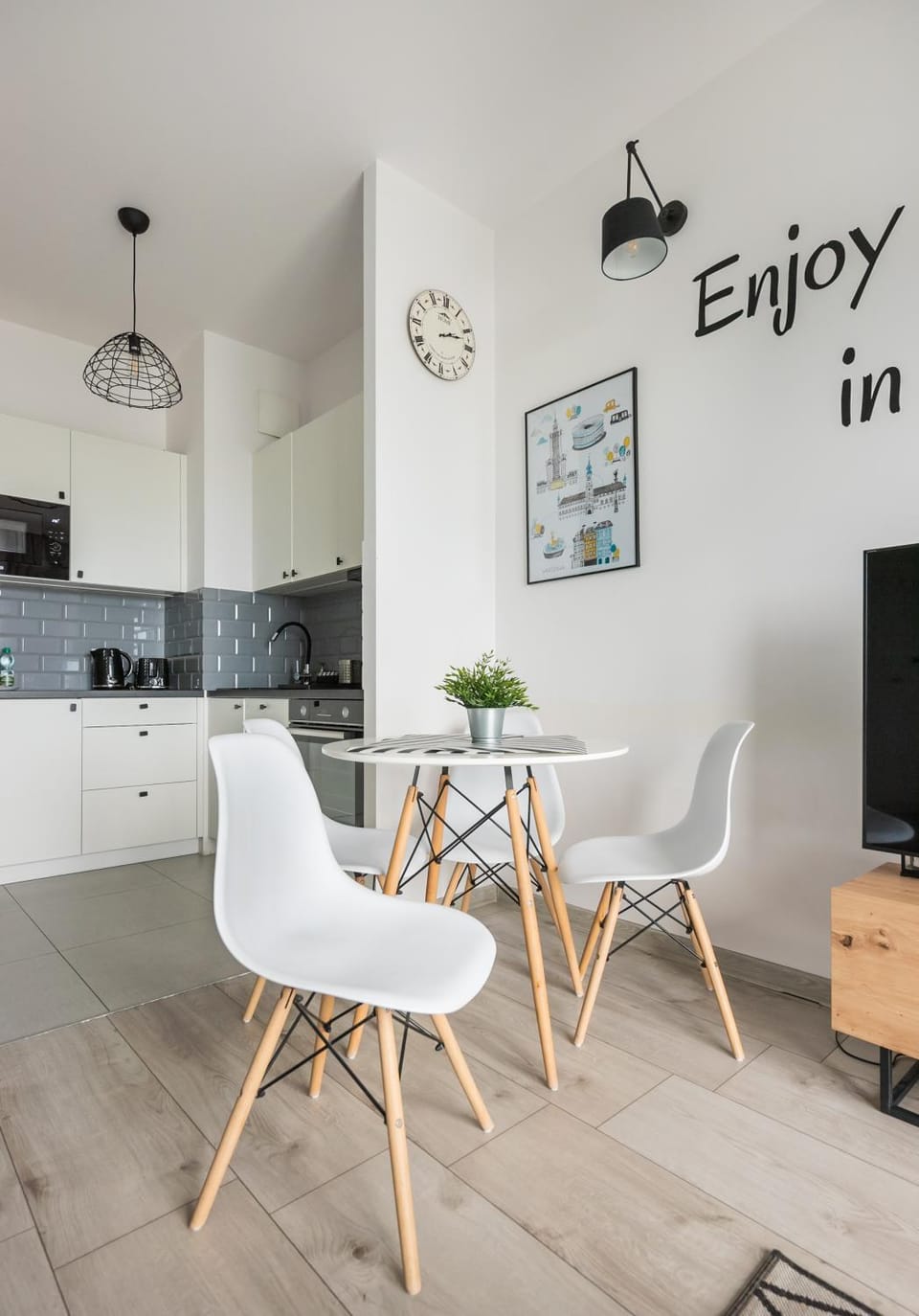 Communal lounge/ TV room, TV and multimedia, Kitchen or kitchenette, Living room, Seating area, Dining area, Evening entertainment