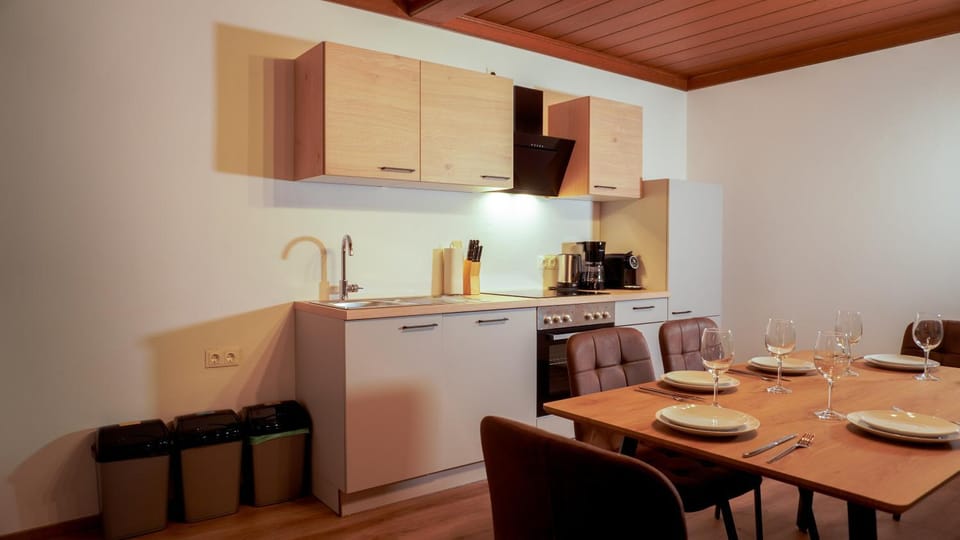 Dining area, Food