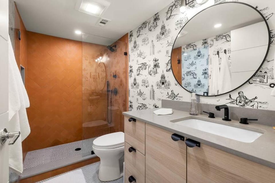 Shower, Toilet, Bathroom, towels