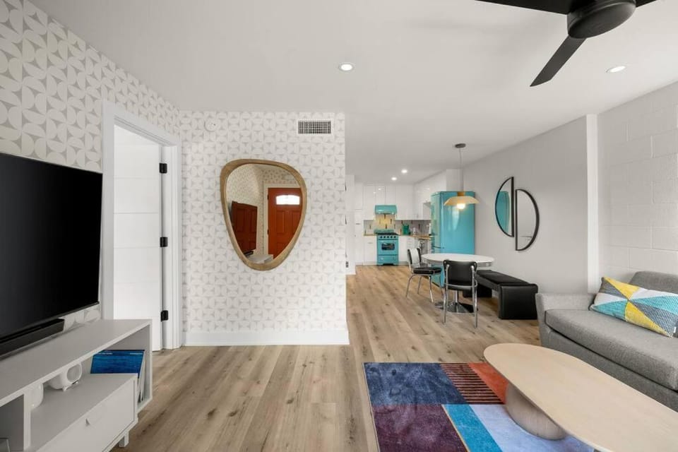 Communal lounge/ TV room, Living room, Seating area