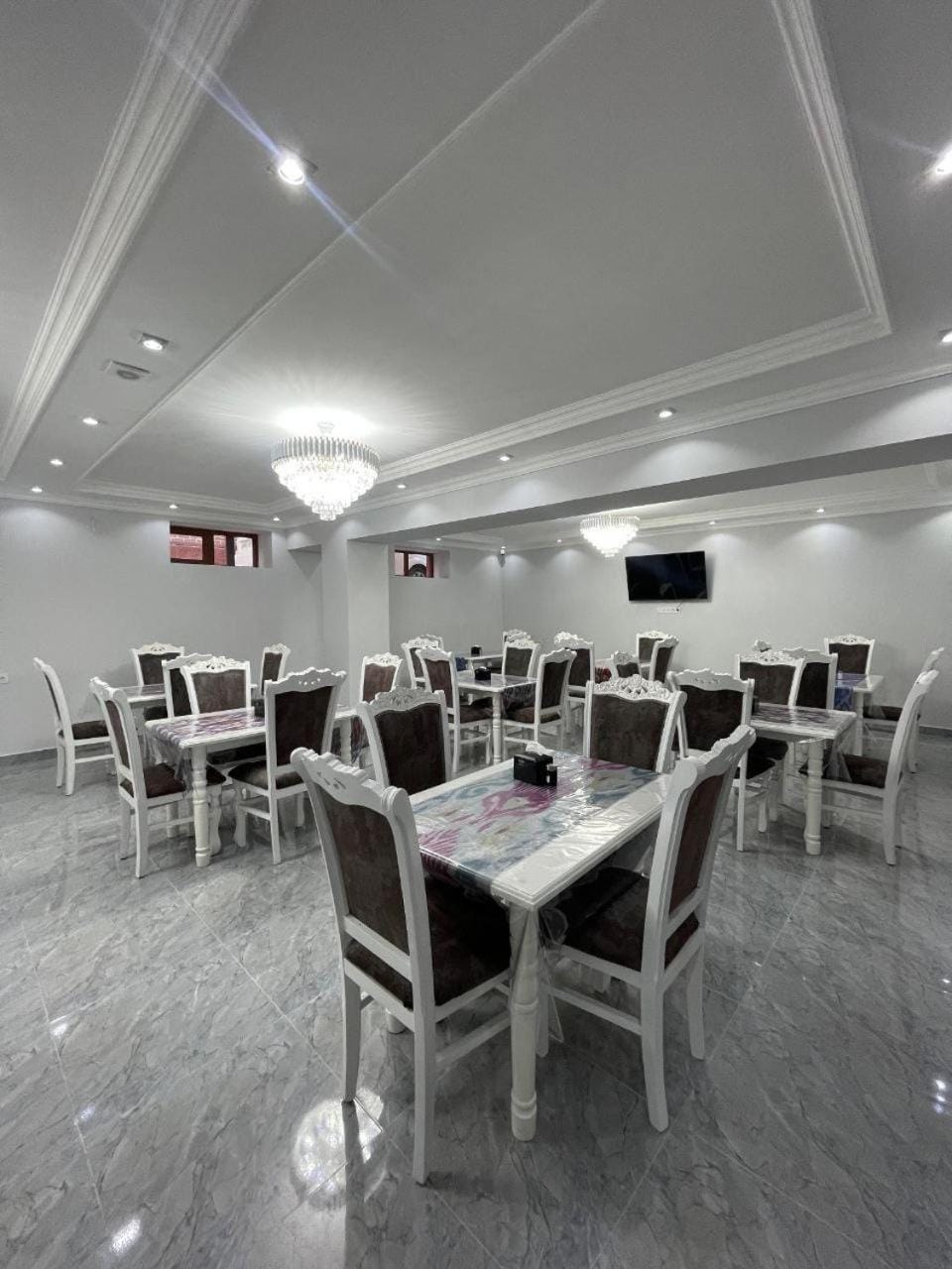 Restaurant/places to eat, Kitchen or kitchenette