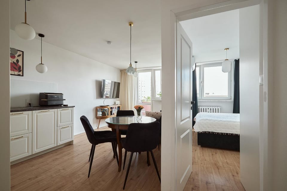 Bed, TV and multimedia, Kitchen or kitchenette, Living room, Photo of the whole room, Seating area, Dining area, Bedroom