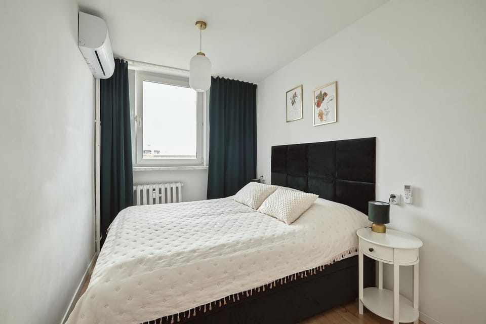 Bed, Bedroom, air conditioner