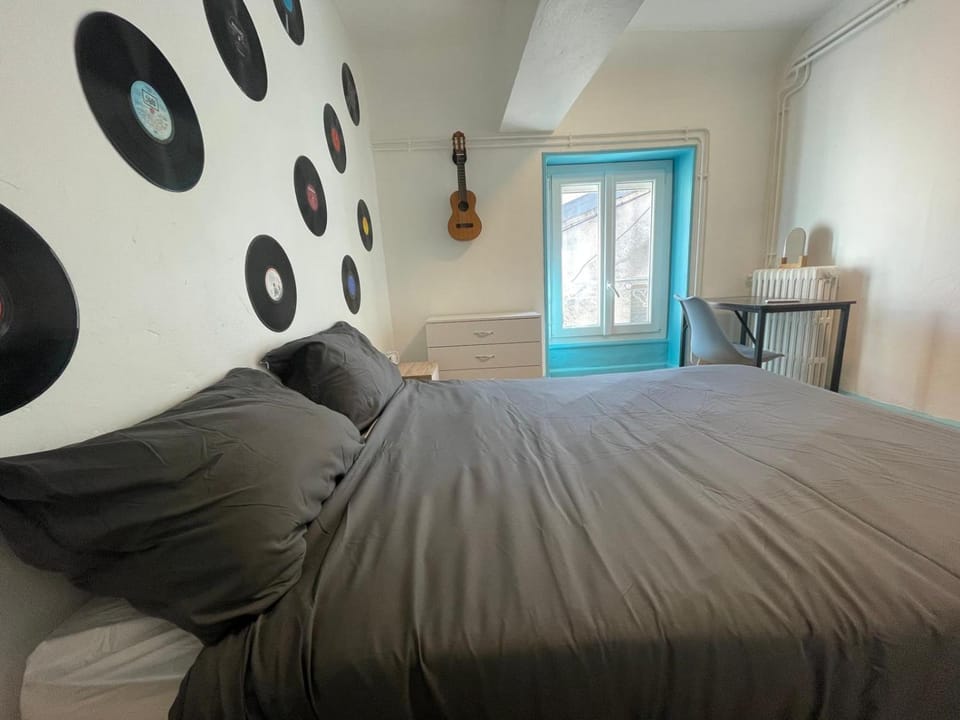 Bed, Photo of the whole room, Bedroom