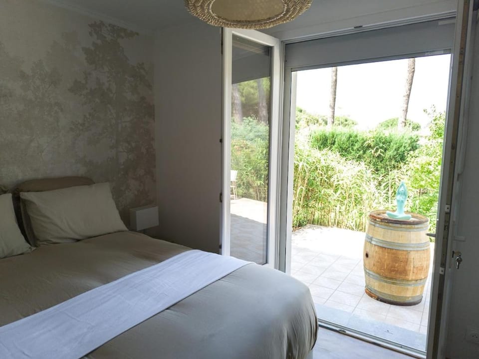 Bedroom, Garden view