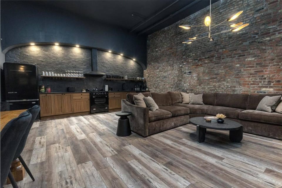 TV and multimedia, Kitchen or kitchenette, Living room, Dining area, stove