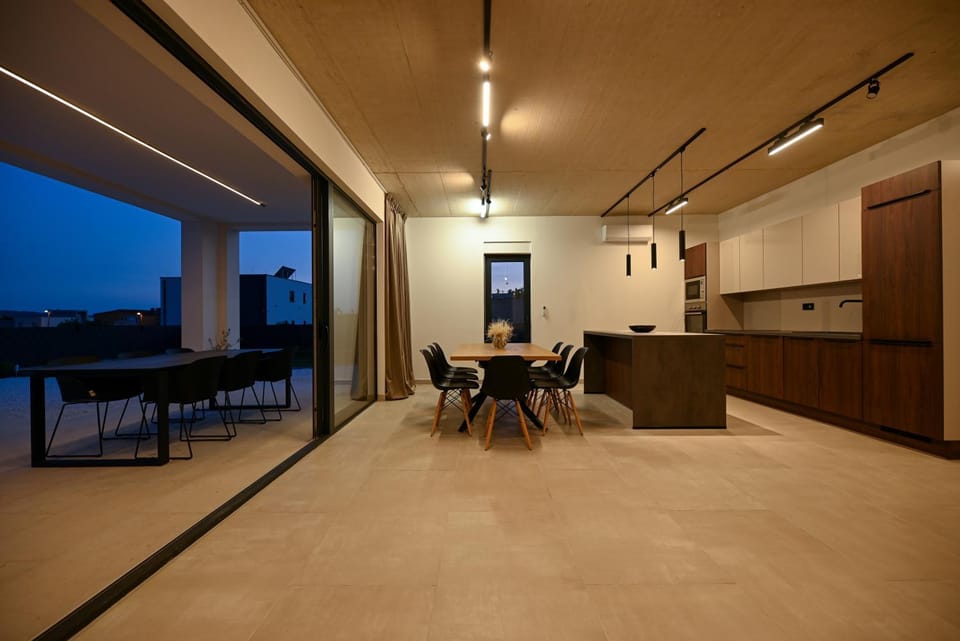 Kitchen or kitchenette, Seating area, Dining area
