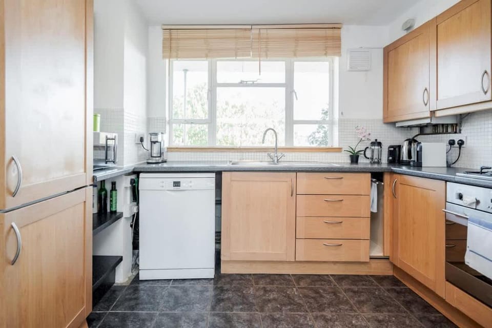 Spacious 2bed in top location Holland Park-N Hill Apartment in City of Westminster