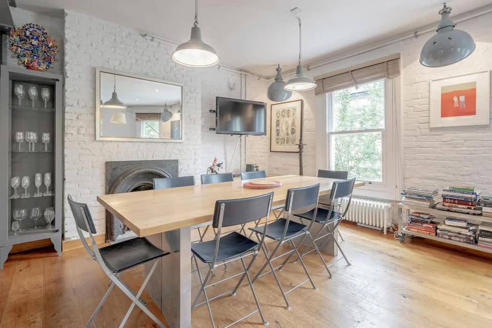 Experience London in amazing reconverted Gin house Apartment in City of Westminster