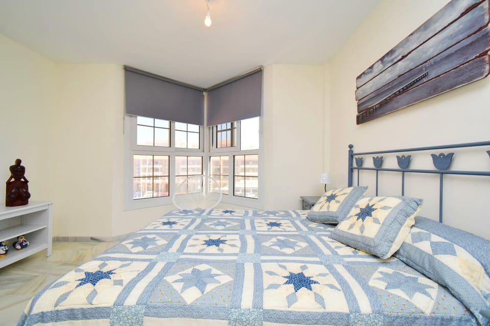 Expoholidays - MAGNIFICO APARTAMENTO CON VISTAS AL PUERTO Apartment in Andalusia