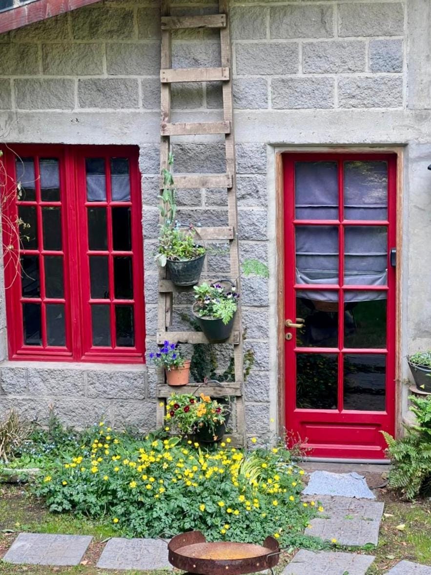 Property building, Day, Garden, Garden view