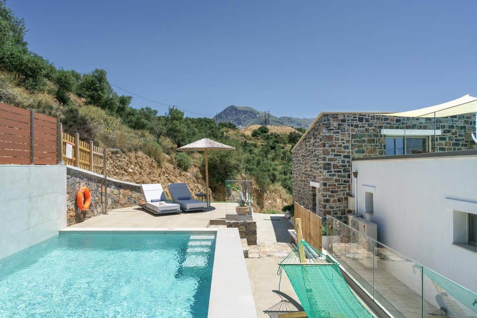 Property building, Day, Natural landscape, Mountain view, Pool view, Swimming pool, sunbed