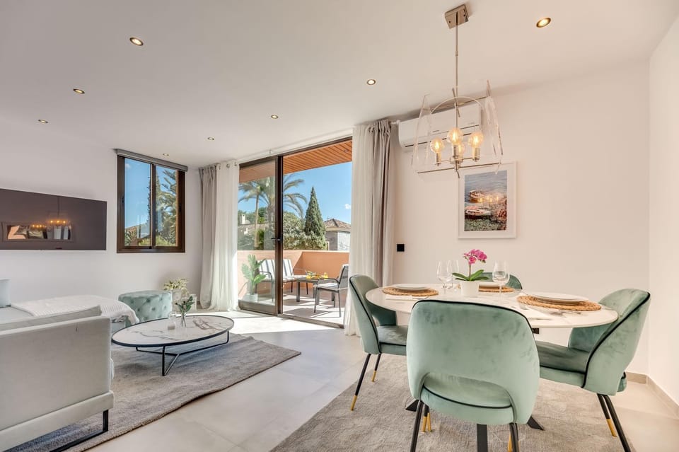 Living room, Seating area, Dining area
