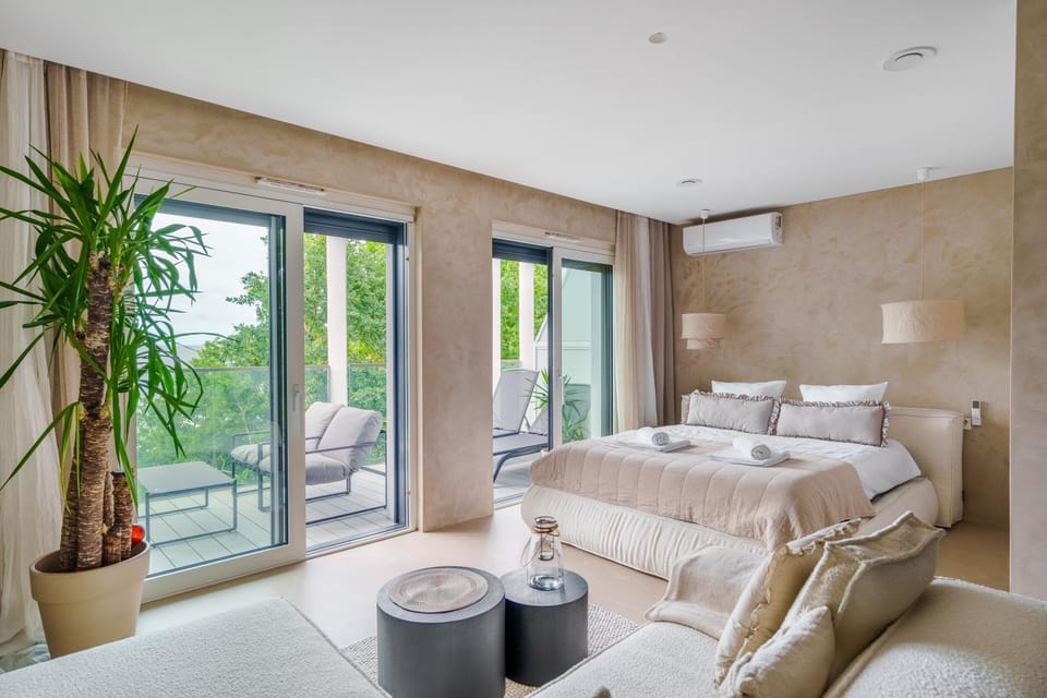 Bed, Balcony/Terrace, Bedroom