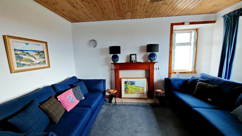 Communal lounge/ TV room, Living room, Seating area