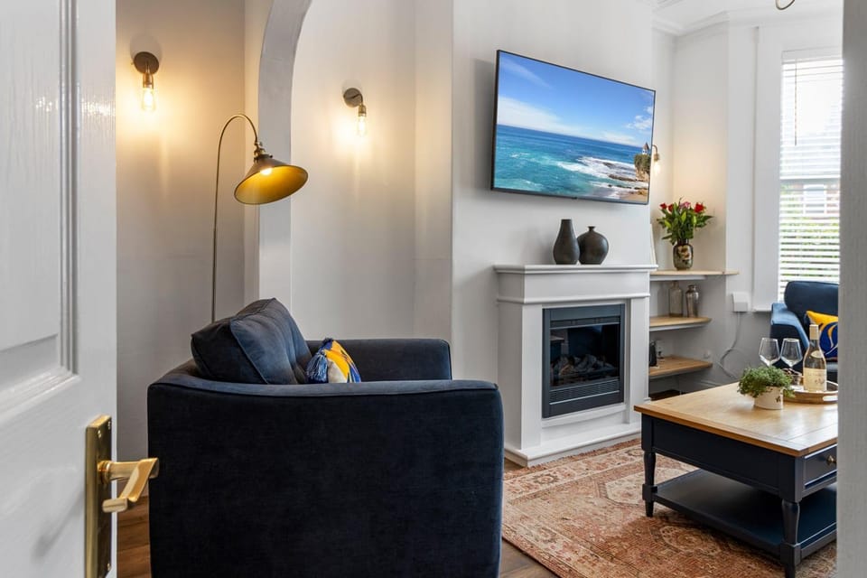 TV and multimedia, Living room, Decorative detail, Decorative detail, Pets, internet, internet, pet friendly