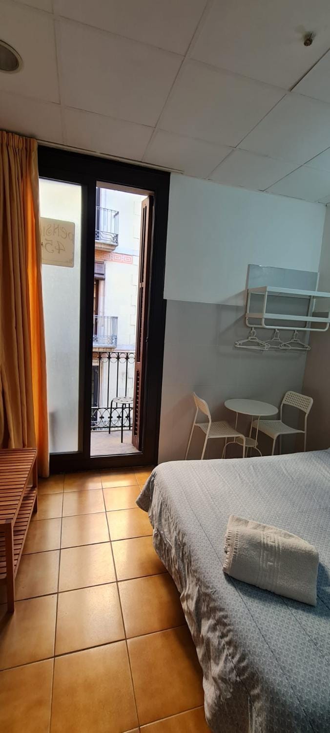 Pensión 45 Bed and Breakfast in Barcelona