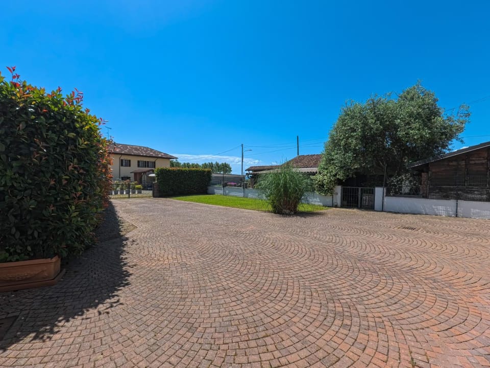 Villa con terrazzo e cortile privato 200m2 pet friendly Villa in Piedmont