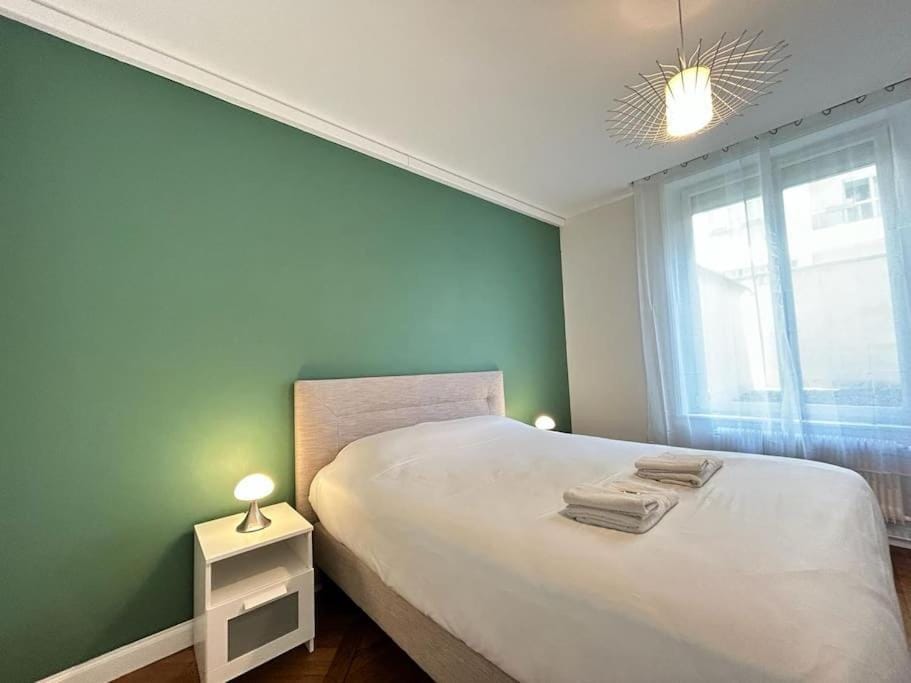 Reims - Place du forum spacieux T2 au centre-ville Apartment in Reims
