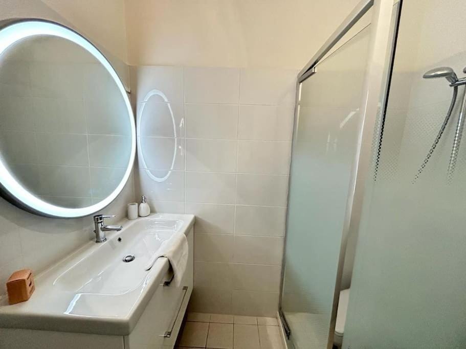 Reims - Place du forum spacieux T2 au centre-ville Apartment in Reims