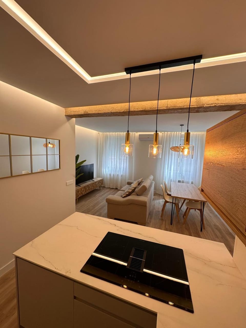 TV and multimedia, Kitchen or kitchenette, Living room, Seating area