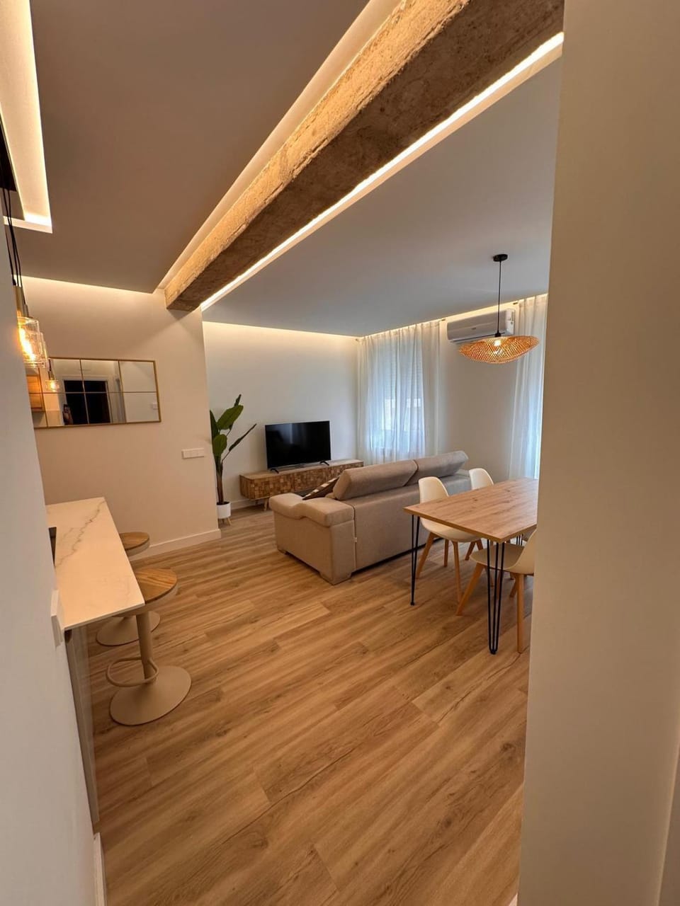 TV and multimedia, Living room, Dining area