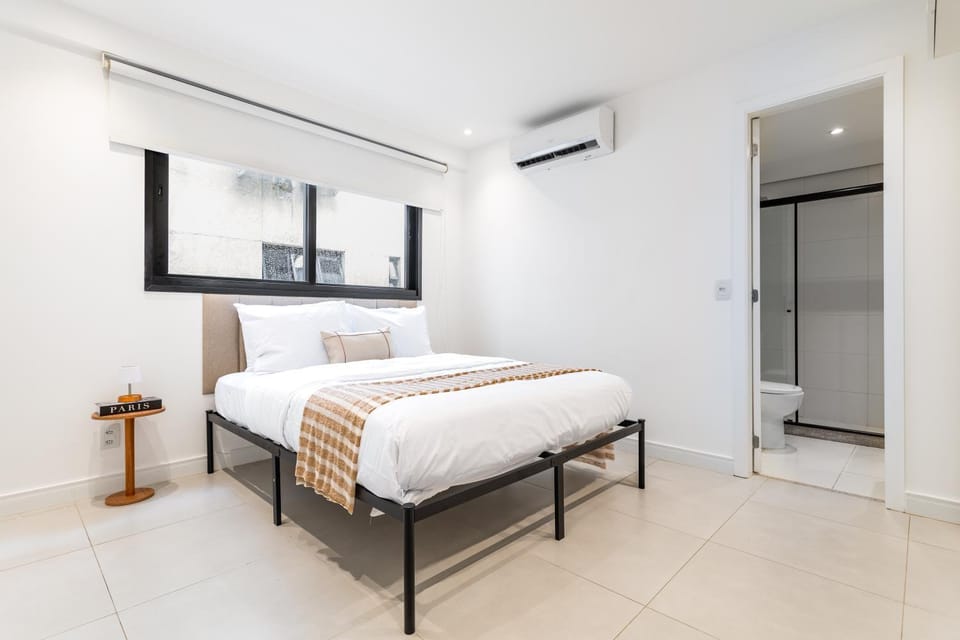 Bed, Photo of the whole room, Bedroom, wardrobe, air conditioner