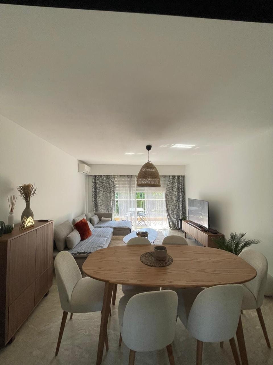 Living room, Dining area