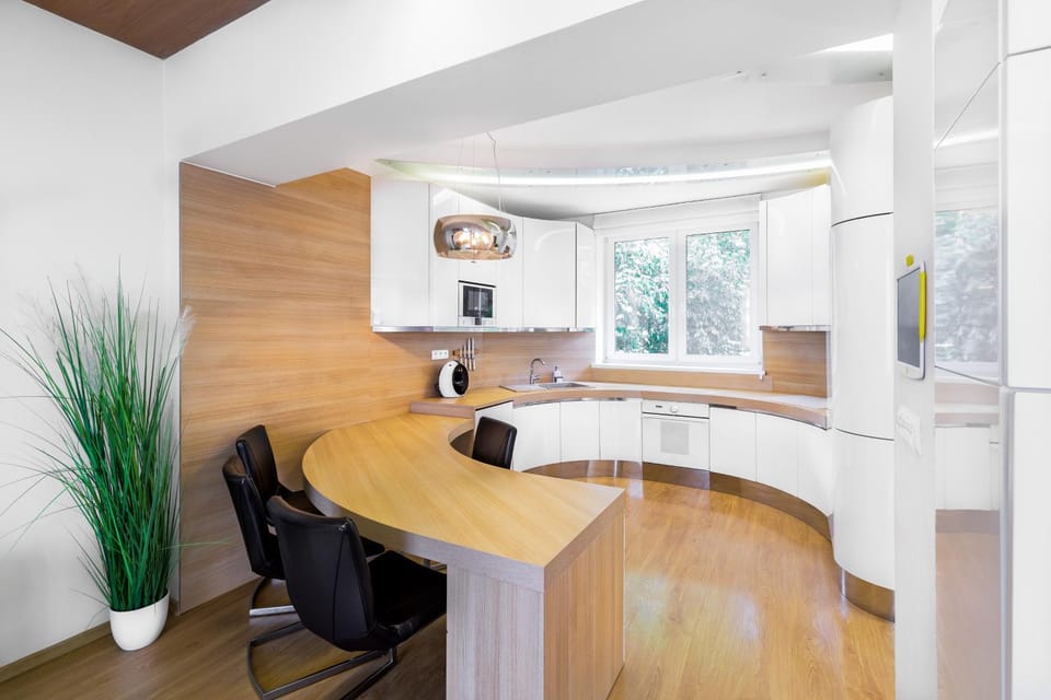 Kitchen or kitchenette, Dining area