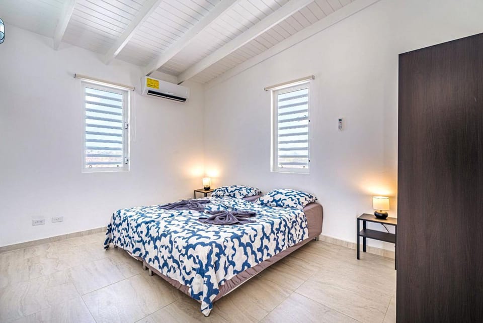 Bed, Bedroom, air conditioner