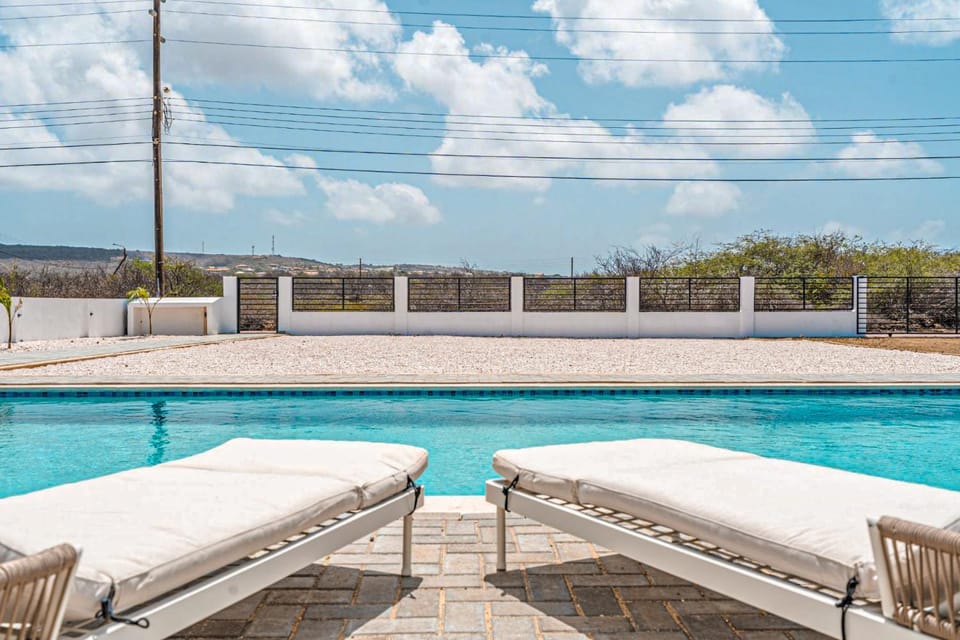 Day, Natural landscape, Pool view, Swimming pool, sunbed