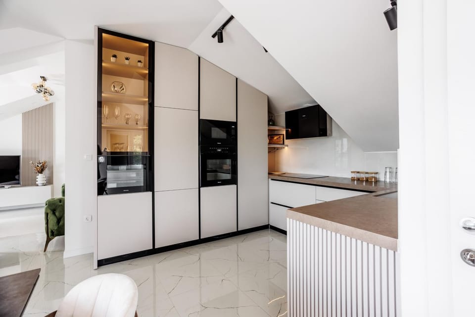Kitchen or kitchenette, dishwasher, minibar, oven, stove