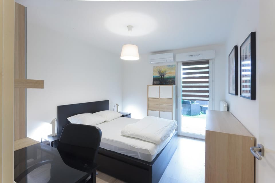 Bed, Photo of the whole room, Bedroom, air conditioner