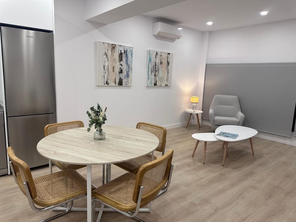 Seating area, Dining area