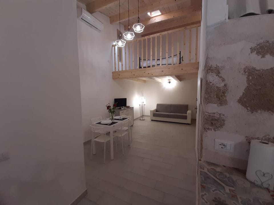 Seating area, Dining area