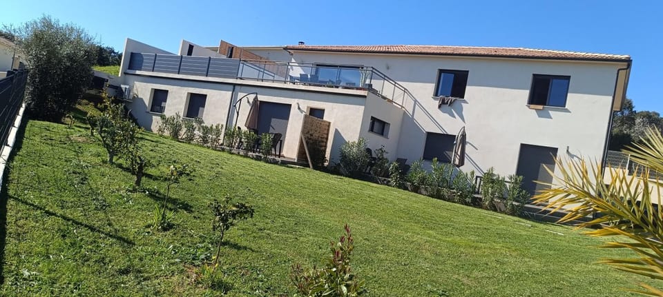 Doume et Coco T1 30M2 Vue mer Apartment in Corsica