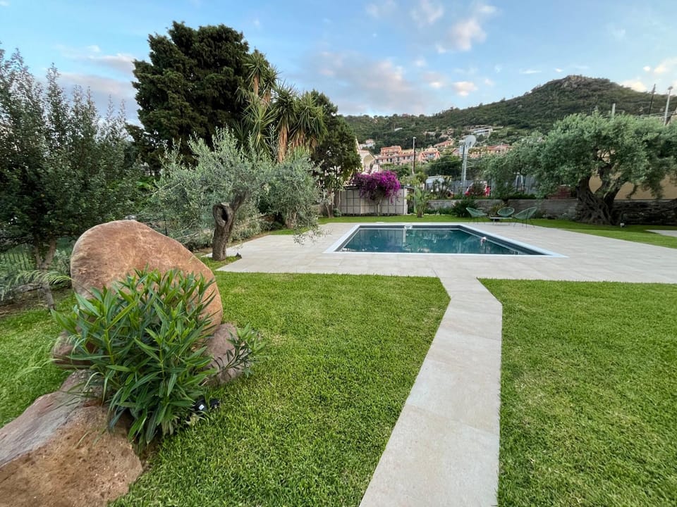 Garden, Swimming pool
