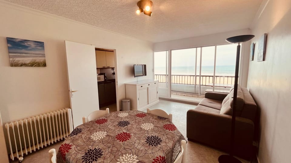 Living room, Dining area, Sea view