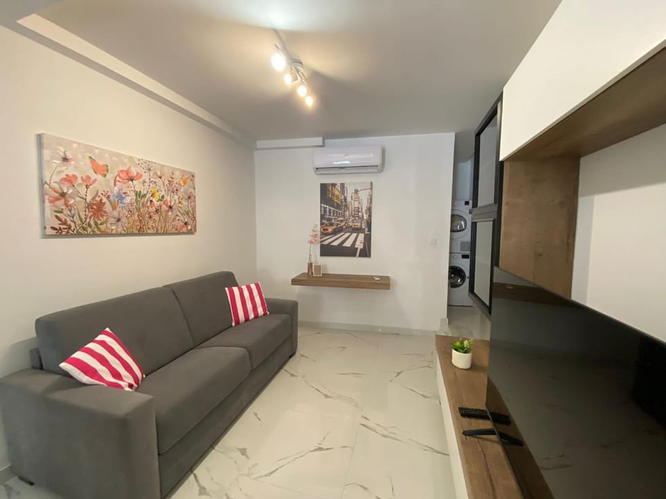 R1 Cosy Double Room in Msida Flat Vacation rental in Malta