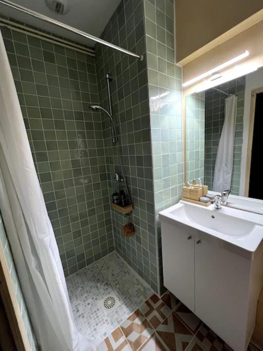 Shower, Bathroom