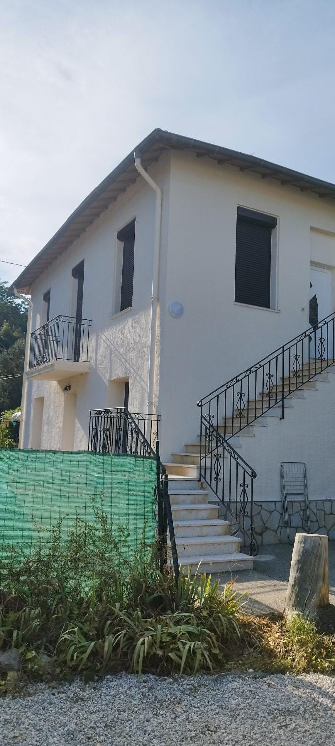 Appartement 4 p neuf dans haut de villa , clim, parking, jardin Apartment in Nice