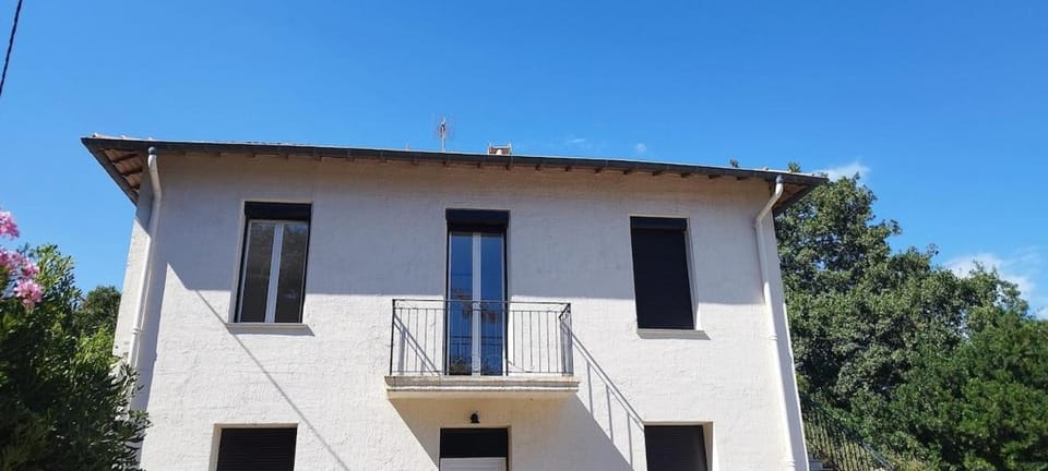 Appartement 4 p neuf dans haut de villa , clim, parking, jardin Apartment in Nice